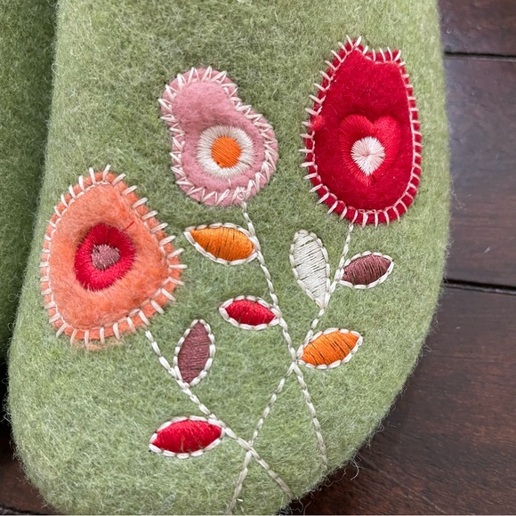 Flexus by Spring Step Women’s 6 Green Wool Slippers Embroidered Boho Floral NWOB - Picture 6 of 11